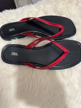 ZARA Black Footbed Red-Strap Square-Toe Sandals